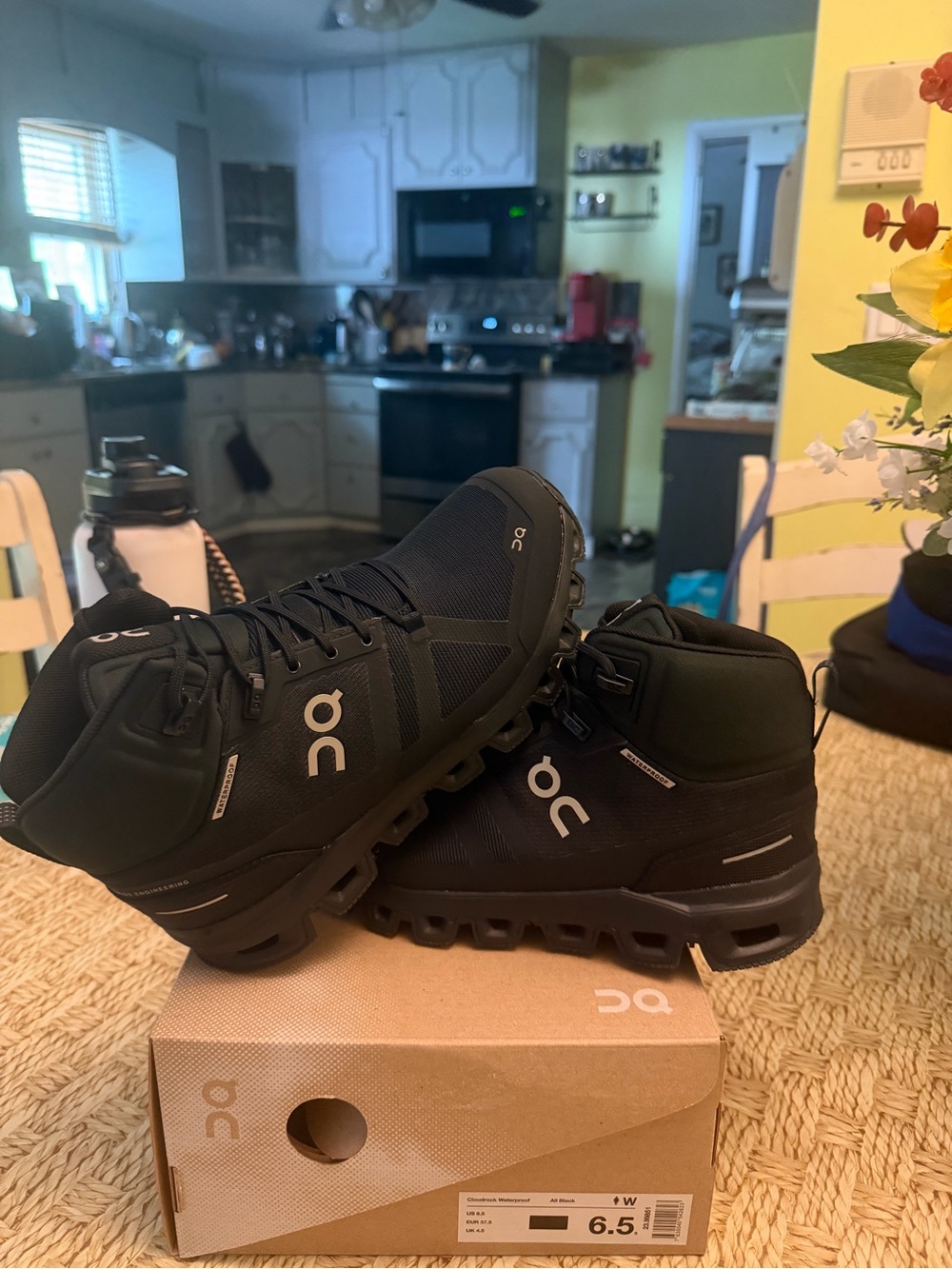 On Running CLOUD ROCK WATER PROOF BOOTS SZ 6.5 woman new in box !!! $240 online